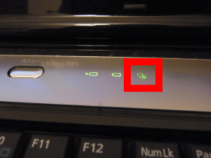 ノートパソコンのアクセスランプ例1